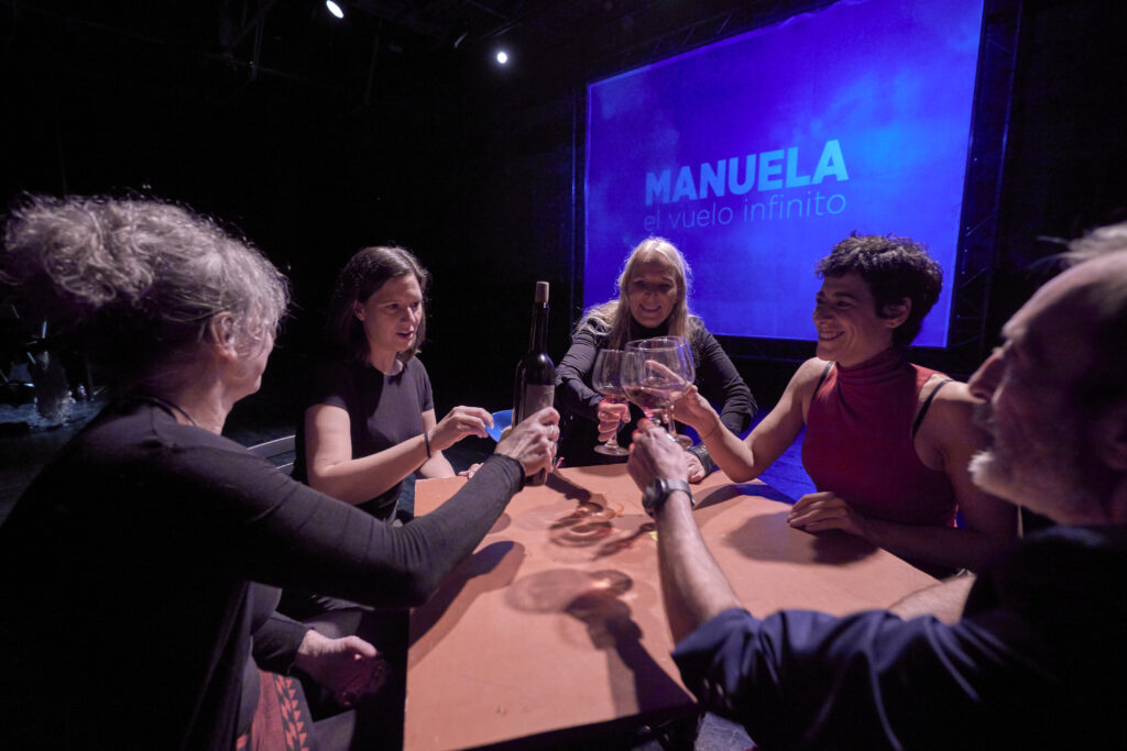 Manuela El Vuelo infinito